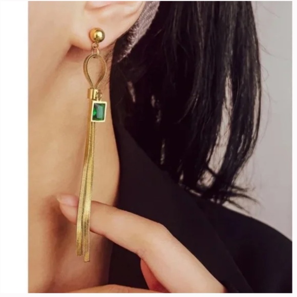 ❤️ FREE Emerald Tassel Fringe Chic Glam Party Faux Classy Elegant Drop Earrings - Picture 3 of 4